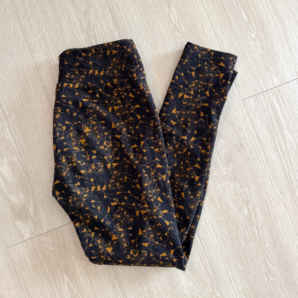 LuLaRoe One Size Leggings Black Floral